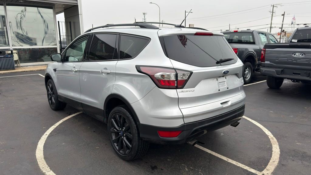 Used 2017 Ford Escape SE w/ SE Sport Appearance Package image 5