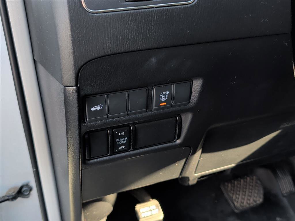 Used 2021 Nissan Armada SL w/ Captain's Chairs Package image 10