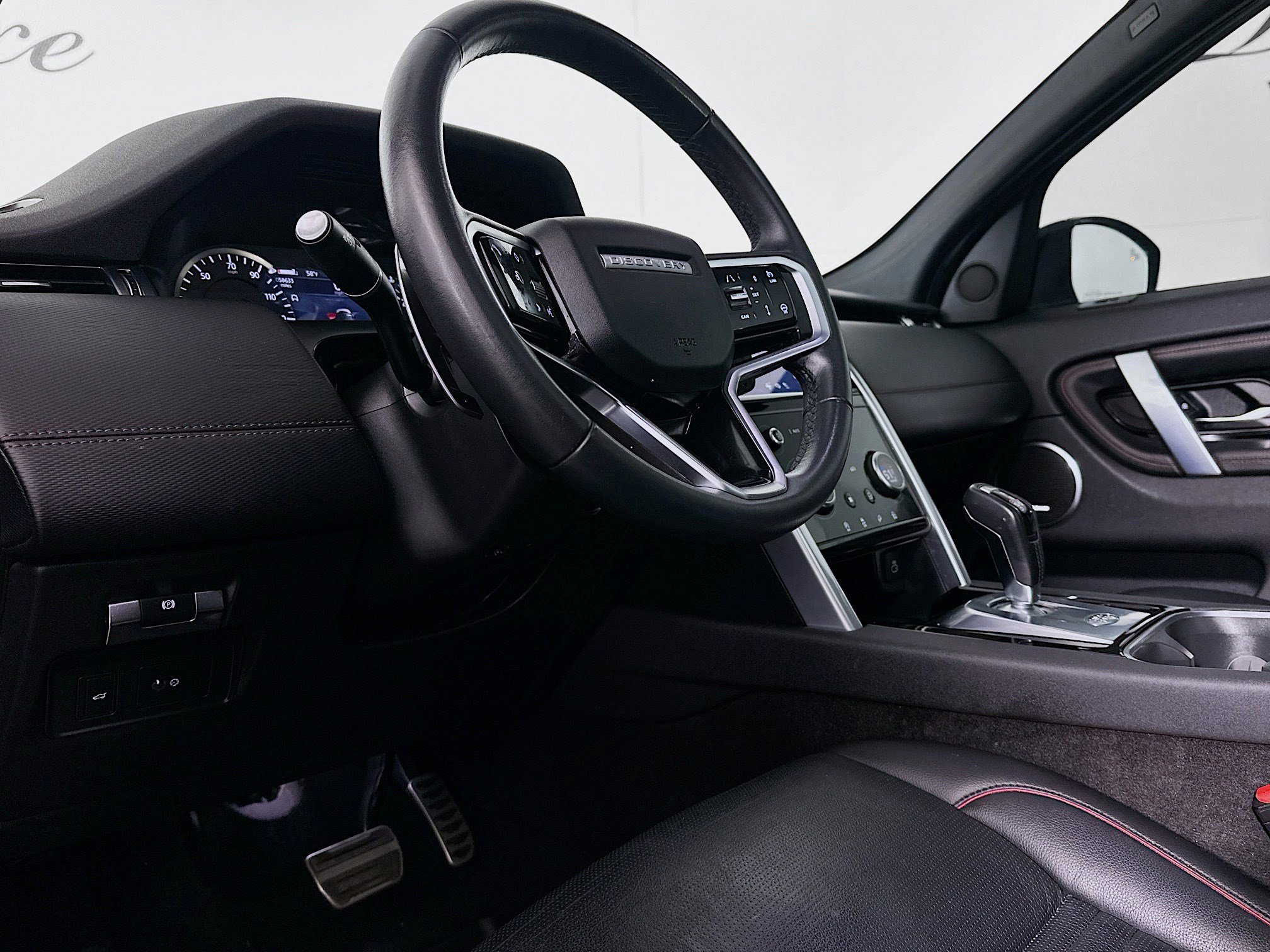 Used 2023 Land Rover Discovery Sport SE R-Dynamic image 7