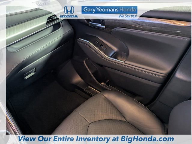 Used 2023 Toyota Highlander Platinum FWD image 17