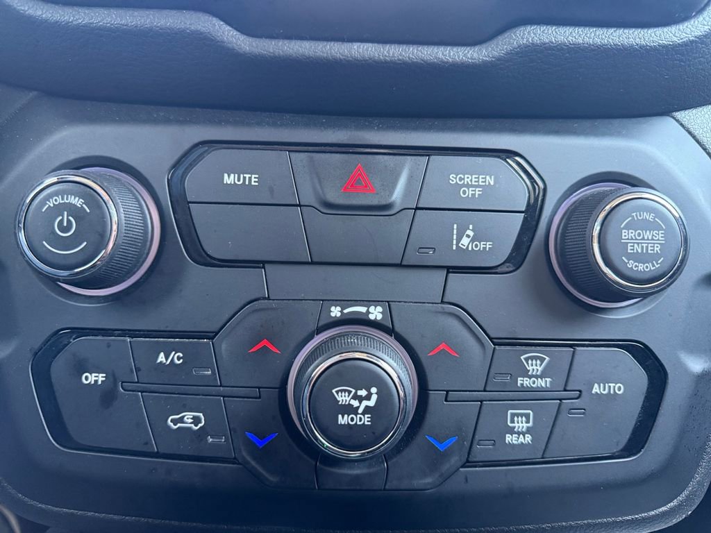 Certified 2023 Jeep Renegade Latitude image 29