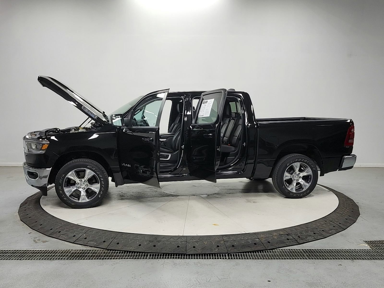 Used 2023 RAM 1500 Laramie AWD/4WD image 12