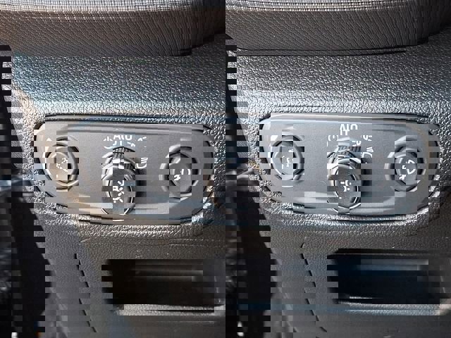 Used 2023 Chevrolet TrailBlazer ACTIV w/ Convenience Package image 37