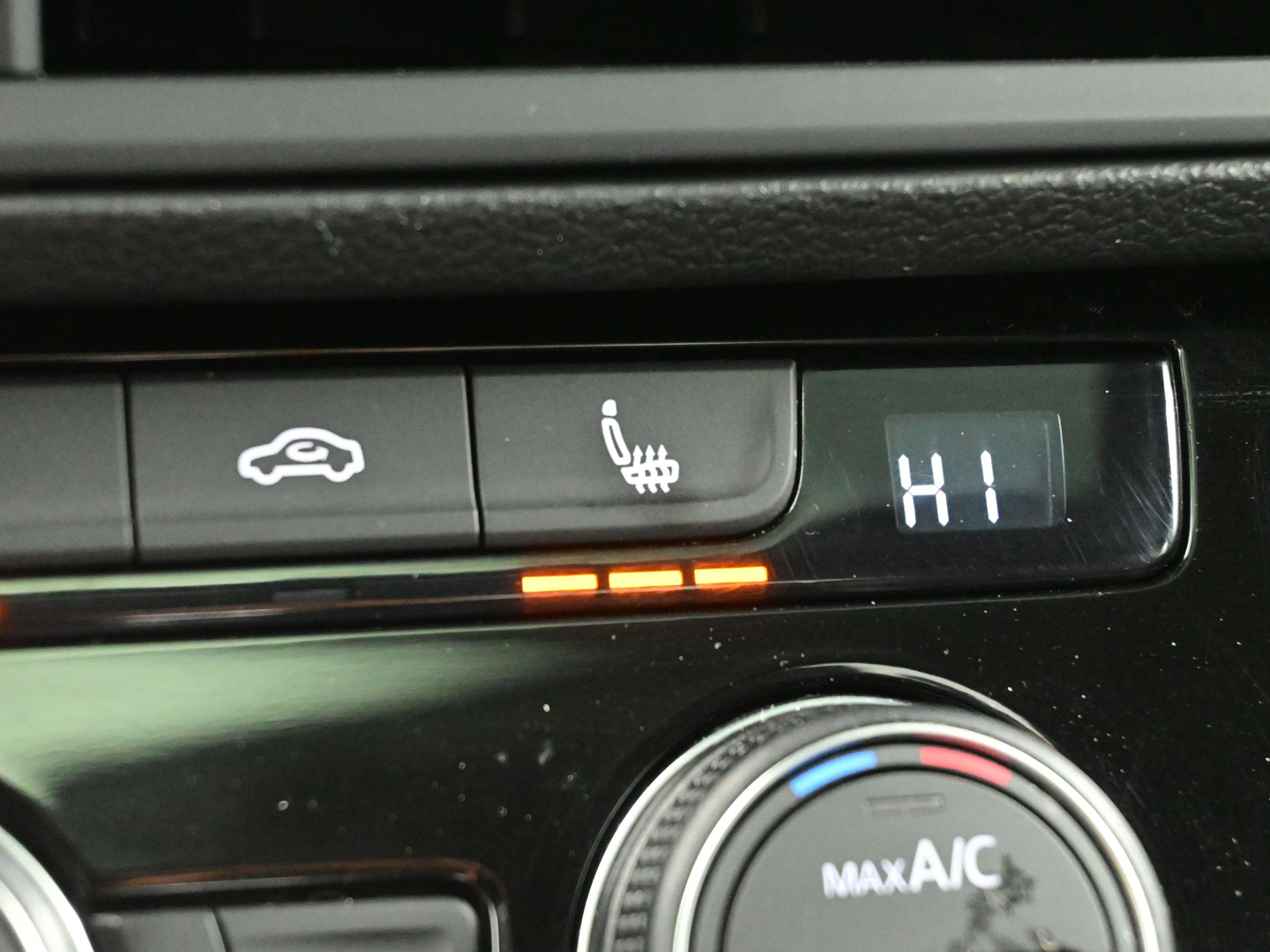 Used 2022 Volkswagen Jetta SEL image 28