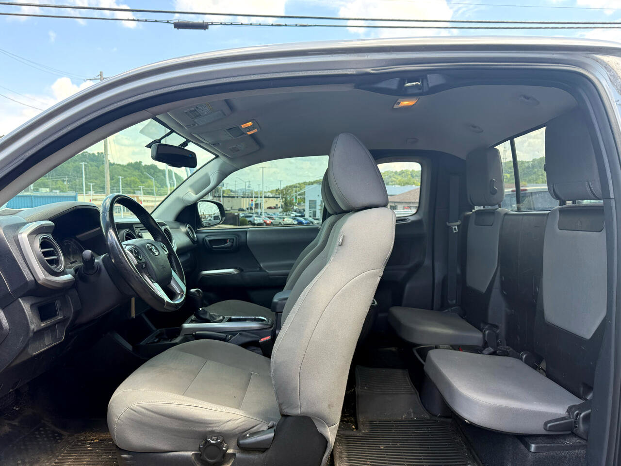 Used 2017 Toyota Tacoma SR5 image 17