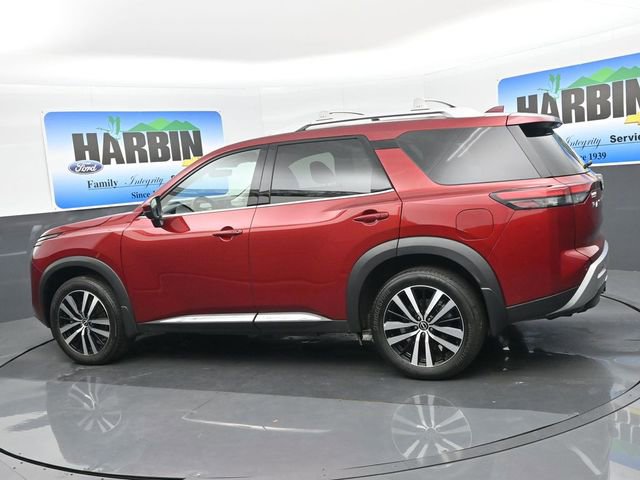 Used 2024 Nissan Pathfinder Platinum w/ Cargo Package image 3