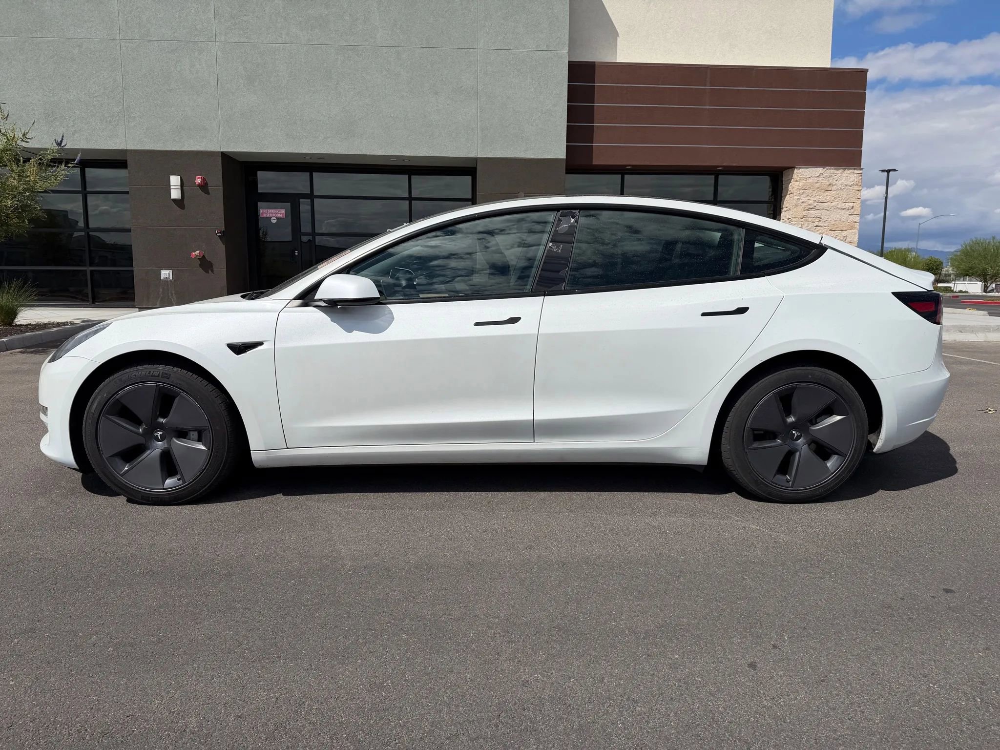 Used 2023 Tesla Model 3 Standard Range image 4