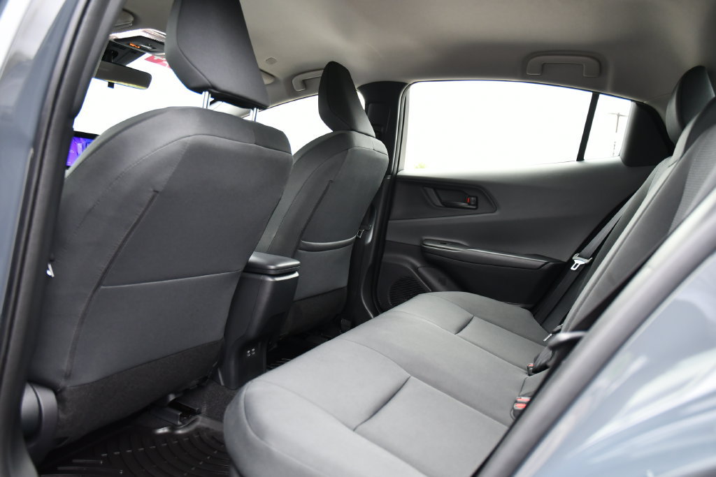 Used 2024 Toyota Prius LE FWD image 20
