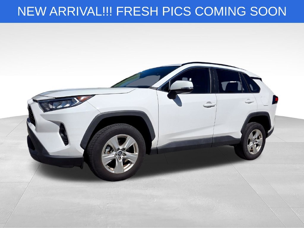 Used 2020 Toyota RAV4 XLE FWD image 2