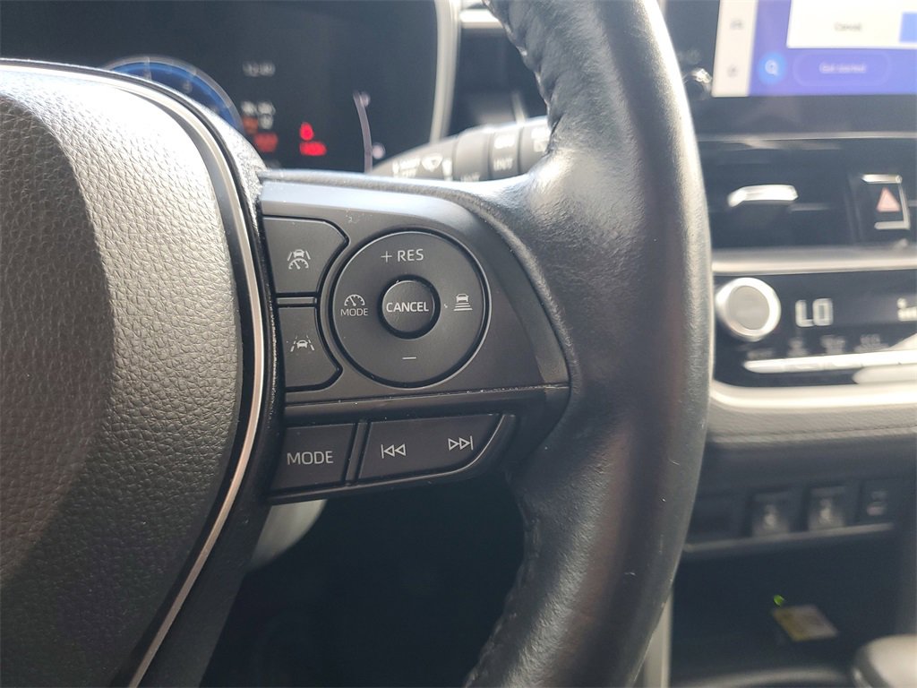 Certified 2023 Toyota Corolla Cross XLE image 21