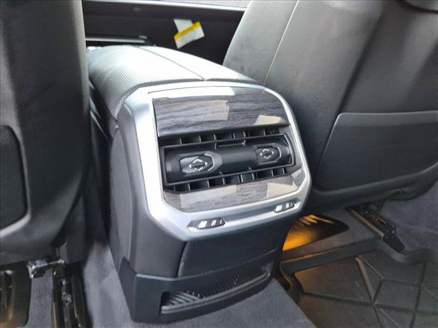 Certified 2025 BMW 760i xDrive w/ Executive Package AWD/4WD image 19