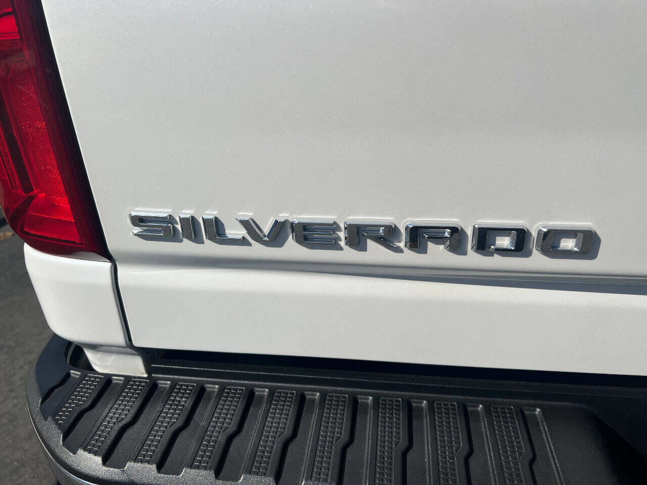 Used 2021 Chevrolet Silverado 2500 LTZ w/ LTZ Premium Package AWD/4WD image 18