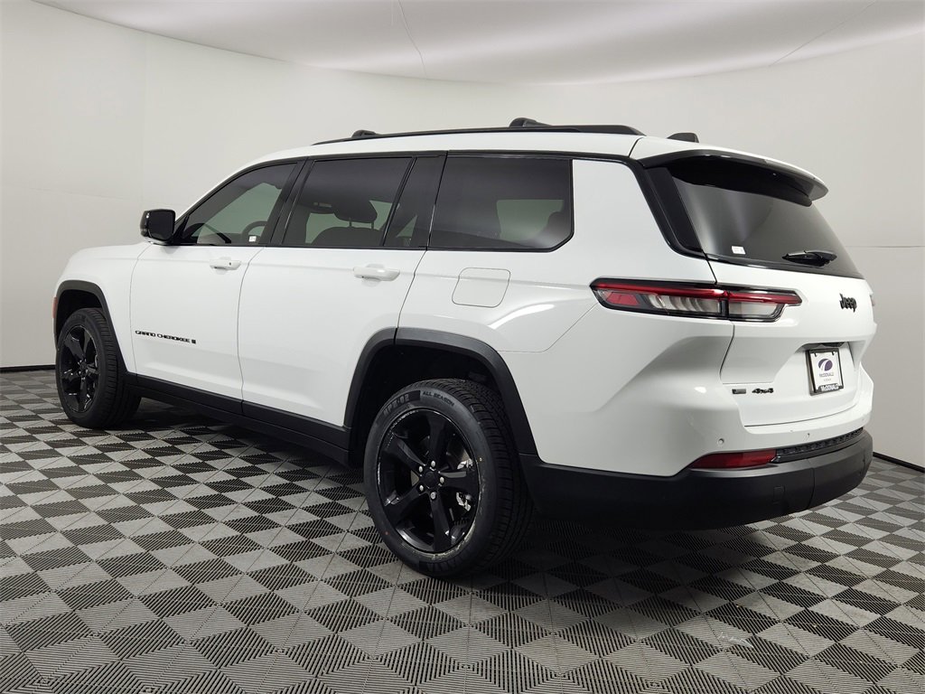 Used 2023 Jeep Grand Cherokee L Laredo image 3