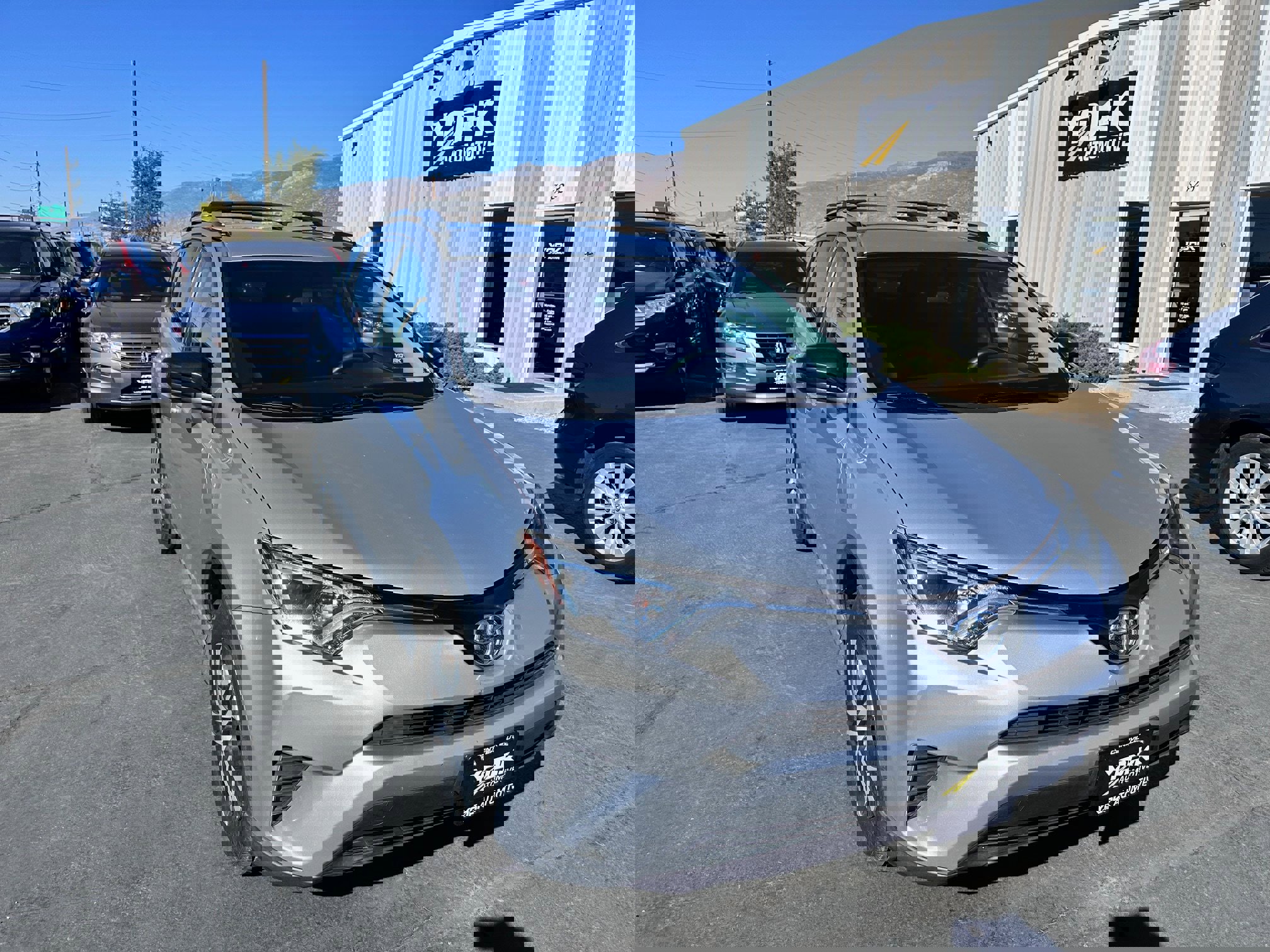 Used 2016 Toyota RAV4 LE image 1