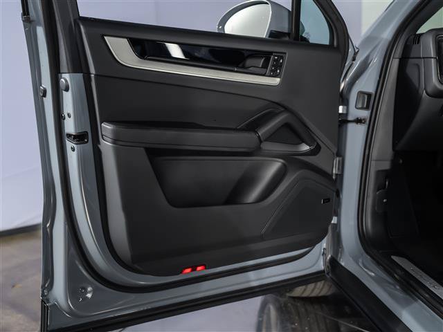 New 2026 Porsche Cayenne Coupe AWD/4WD image 24