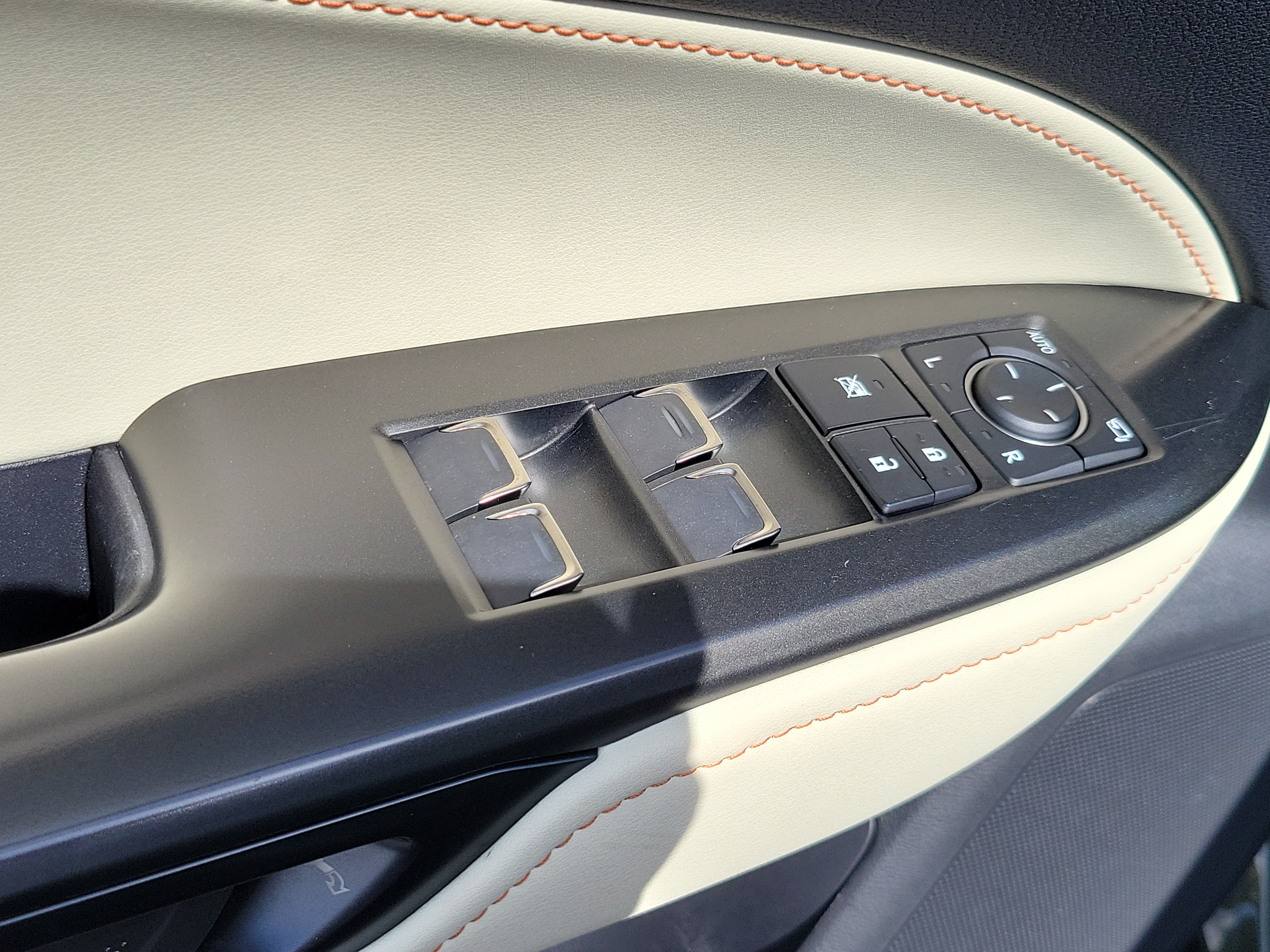 Used 2024 Lexus NX 250 FWD w/ Towing Package (2000 Lbs) image 17