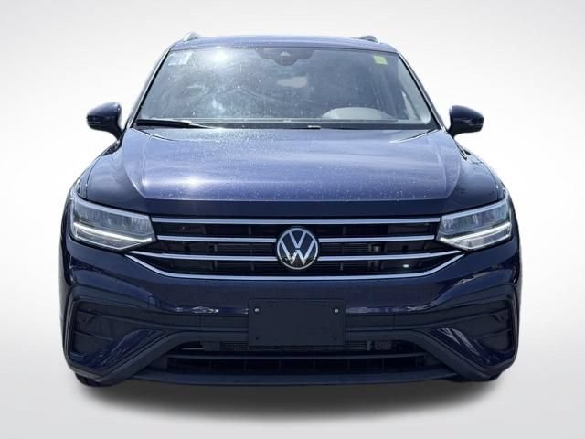 Used 2024 Volkswagen Tiguan SE AWD/4WD image 2