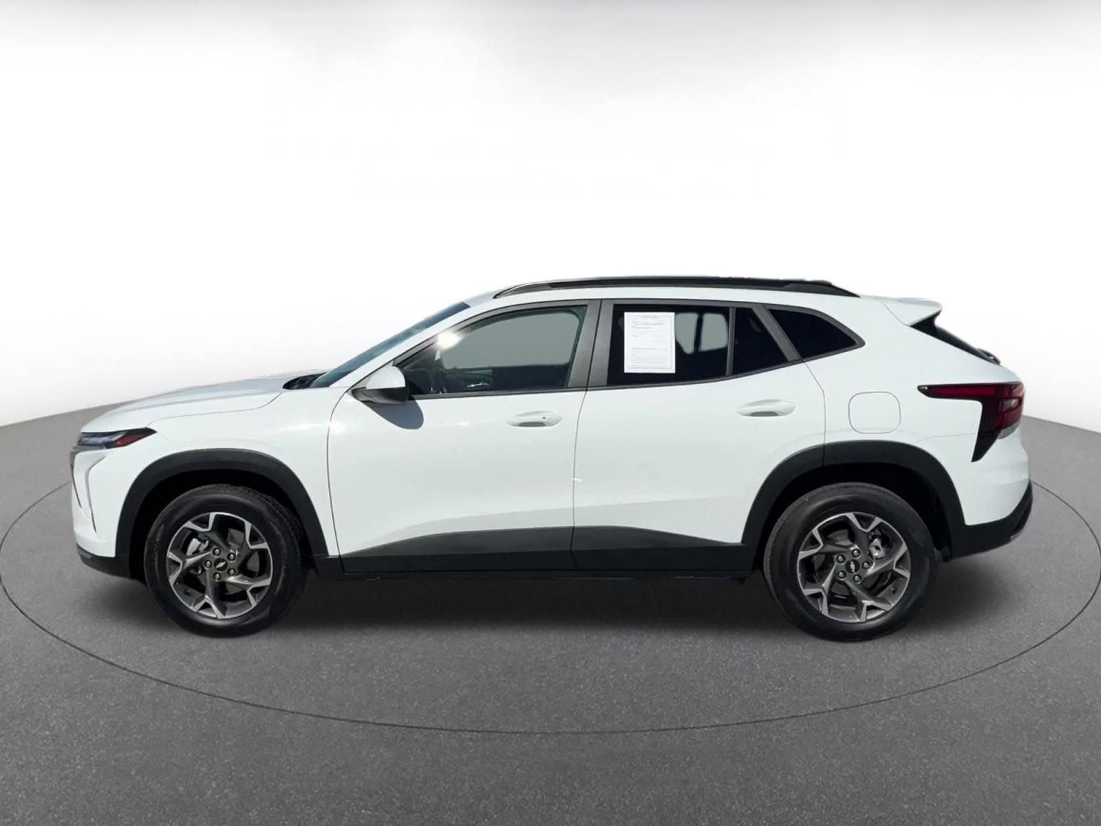 Used 2025 Chevrolet Trax LT w/ LT Convenience Package FWD image 7