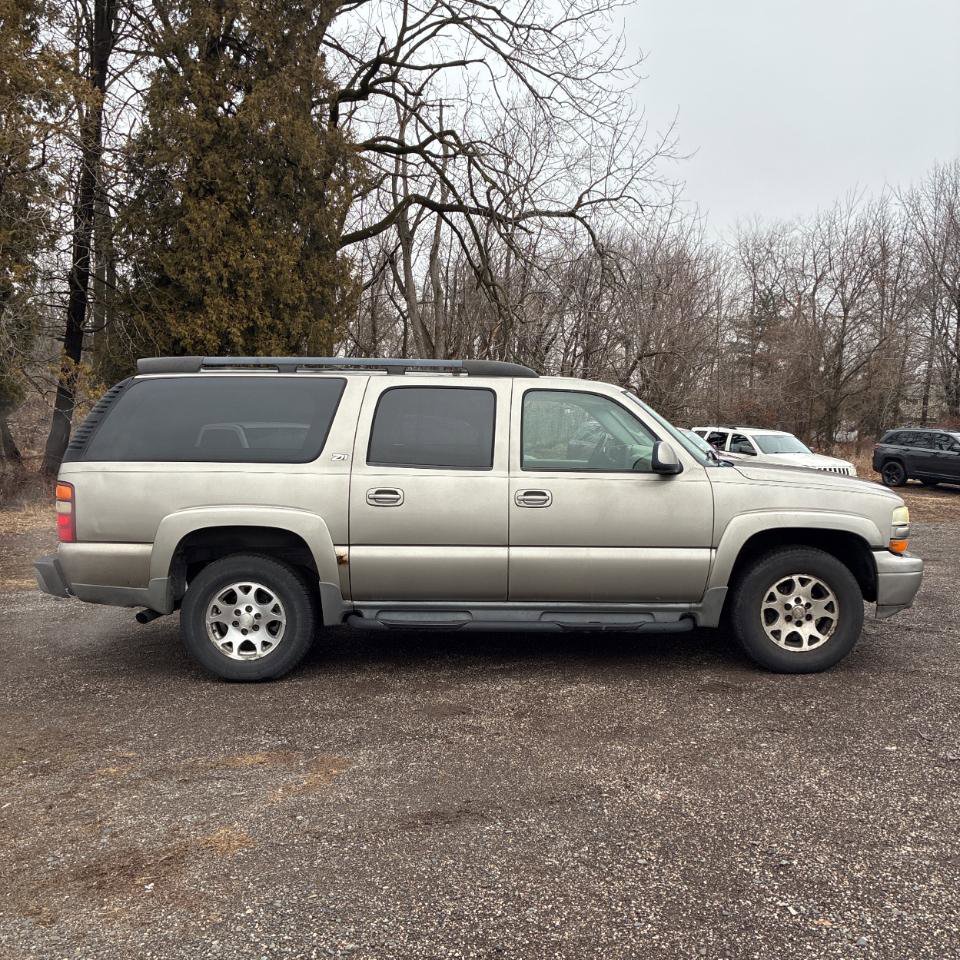 Used 2002 Chevrolet Suburban Z71 image 12