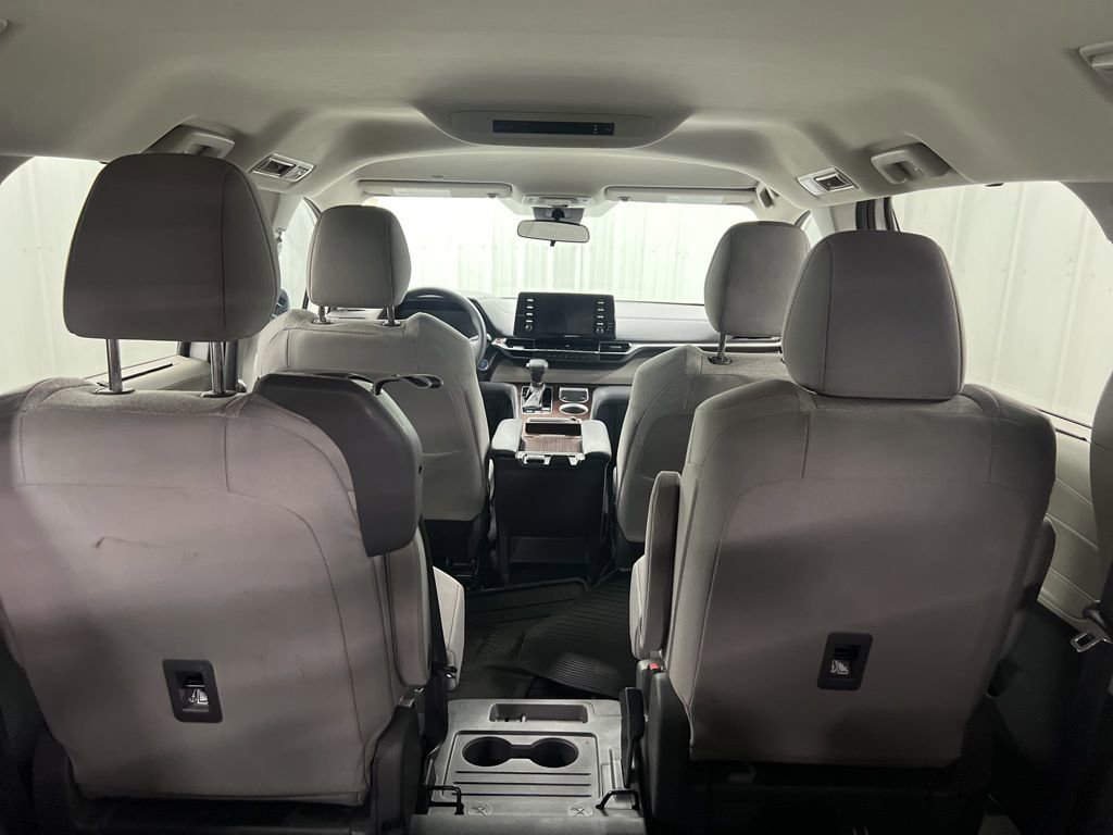 Used 2021 Toyota Sienna LE image 10