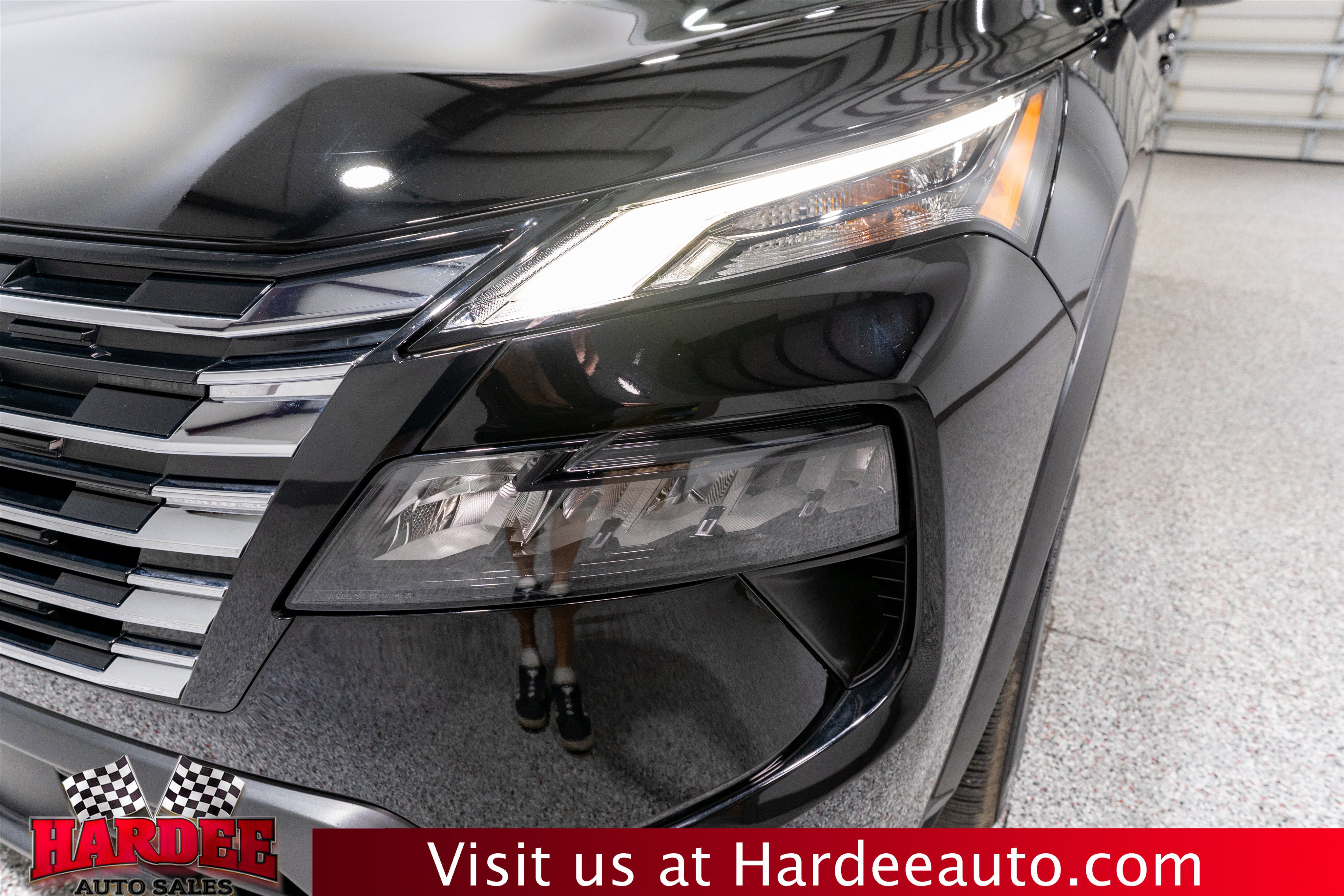 Used 2025 Nissan Rogue SV w/ SV Premium Package FWD image 8