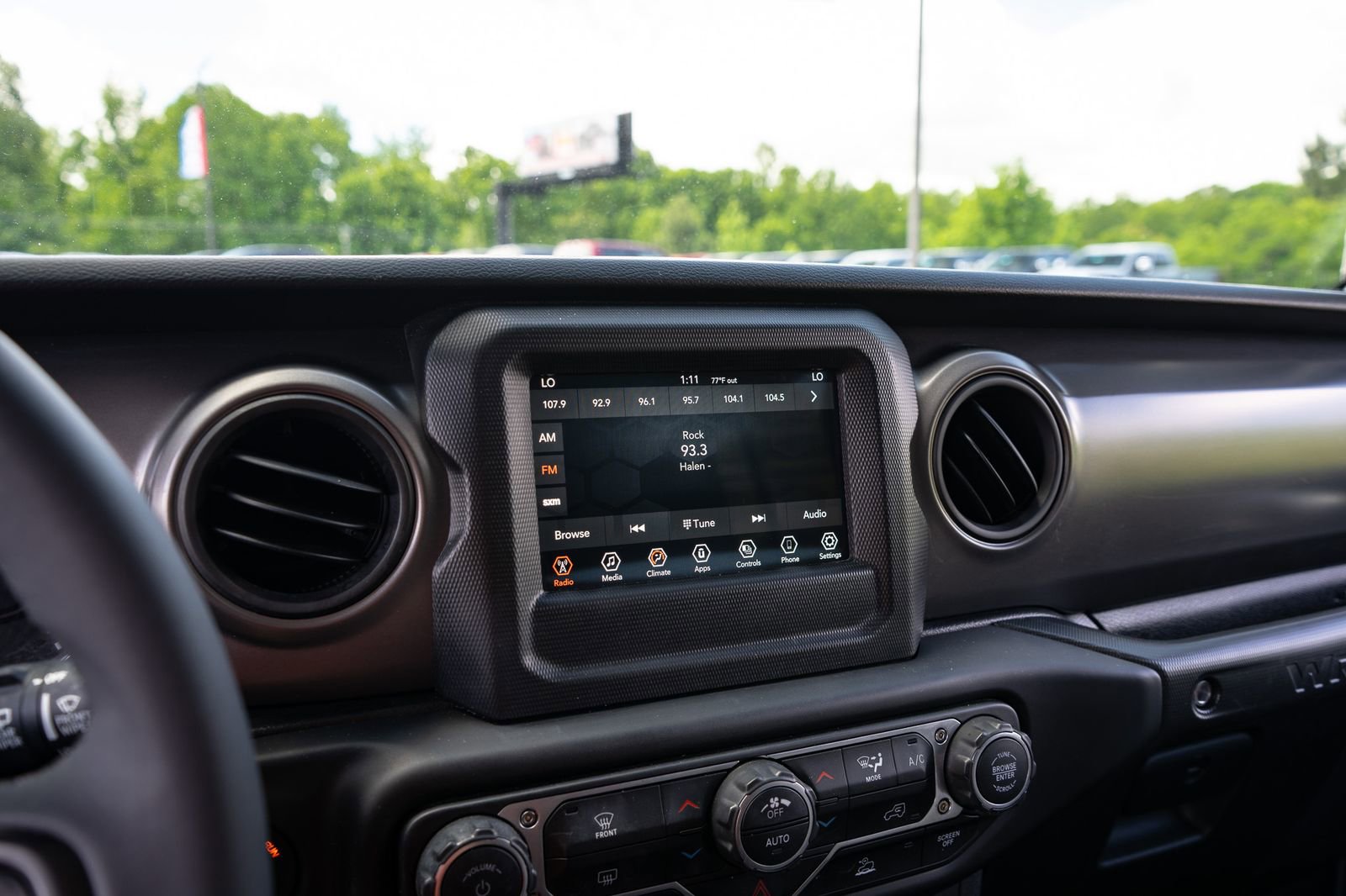 Used 2023 Jeep Wrangler Unlimited w/ Convenience Group AWD/4WD image 23