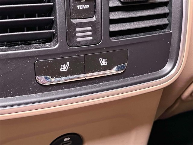 Used 2022 Porsche Macan w/ Premium Package Plus image 26