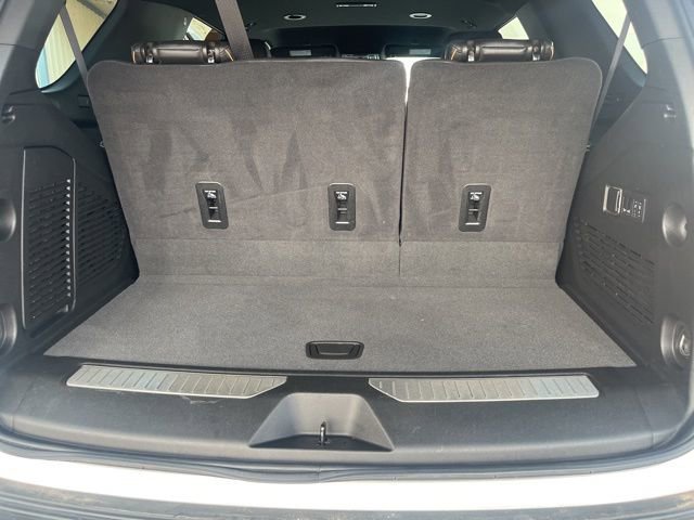 Used 2024 GMC Yukon AT4 w/ Technology Package image 8