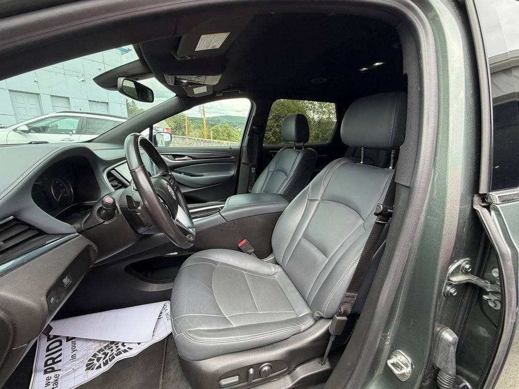 Used 2023 Buick Enclave Essence AWD/4WD image 9