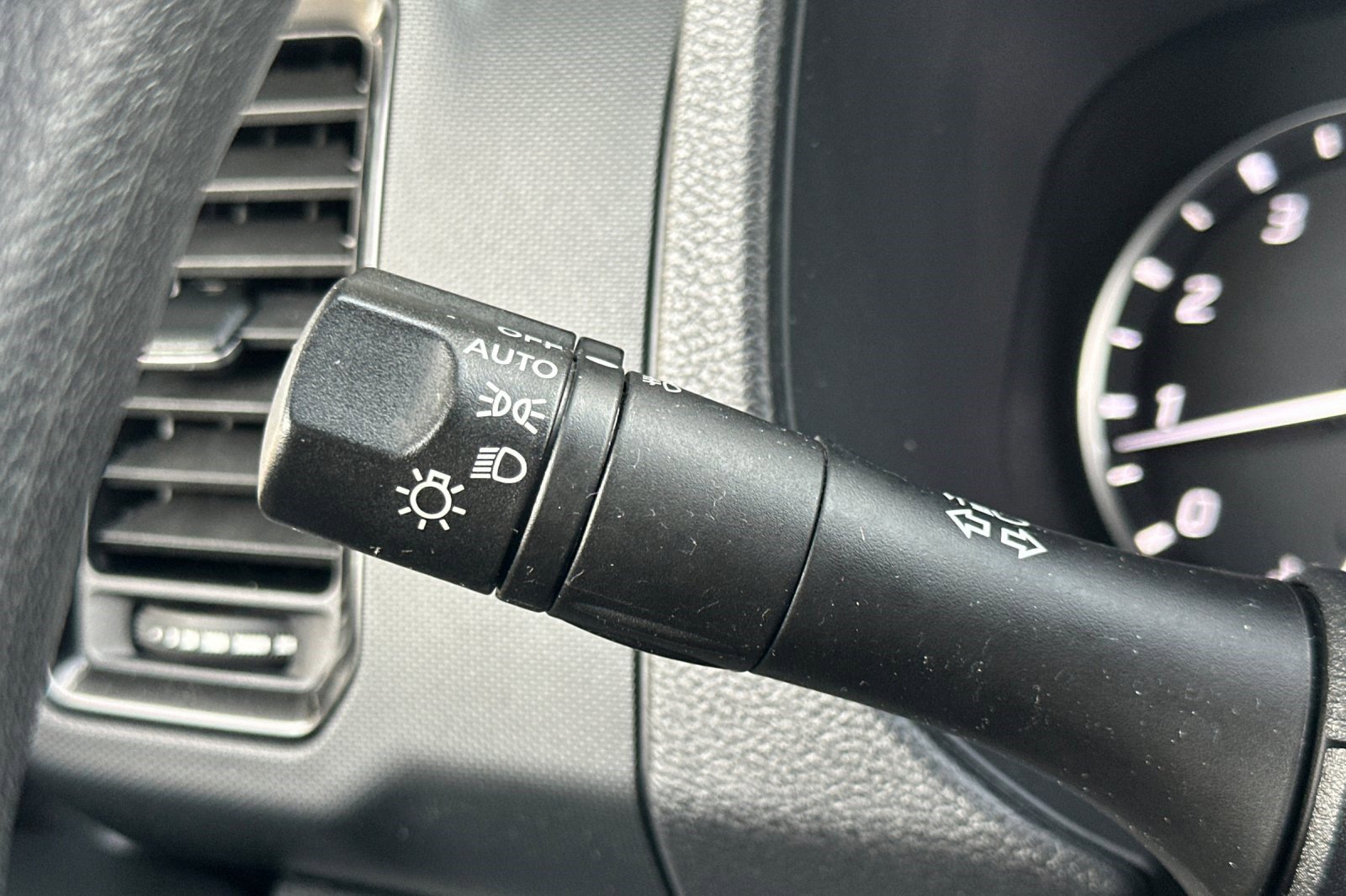 Used 2023 Nissan Frontier SV w/ Midnight Edition Package image 31