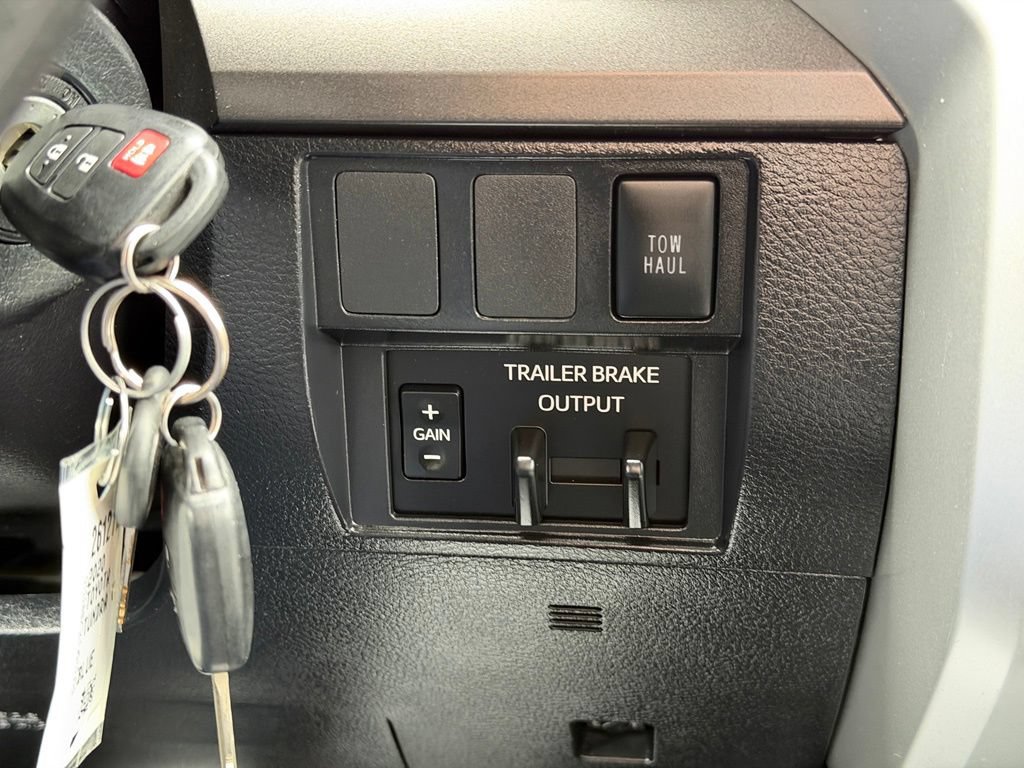 Used 2020 Toyota Tundra SR5 w/ SR5 Convenience Package AWD/4WD image 14