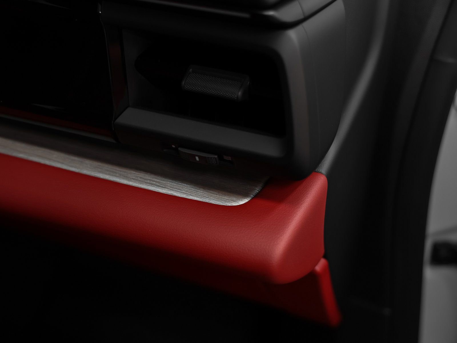 New 2025 Porsche Macan 4S Electric image 31