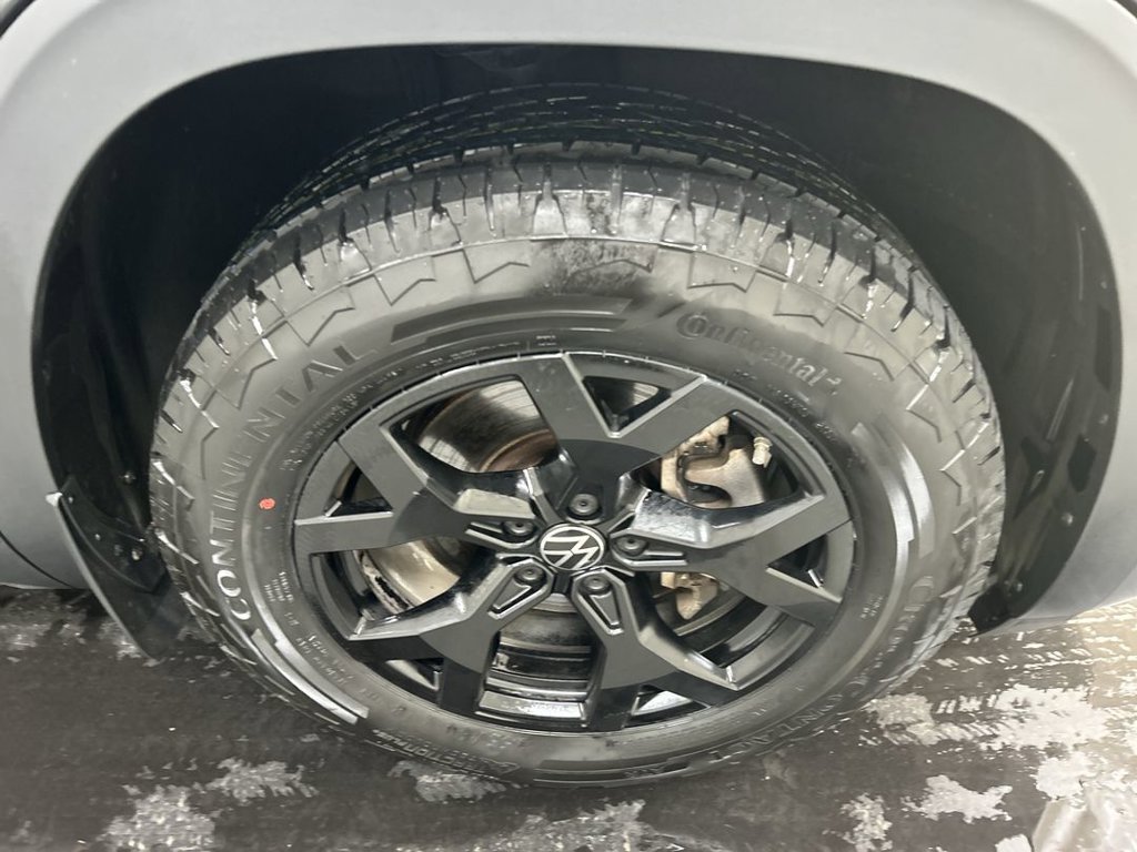 Certified 2024 Volkswagen Atlas Peak Edition SEL AWD/4WD image 8