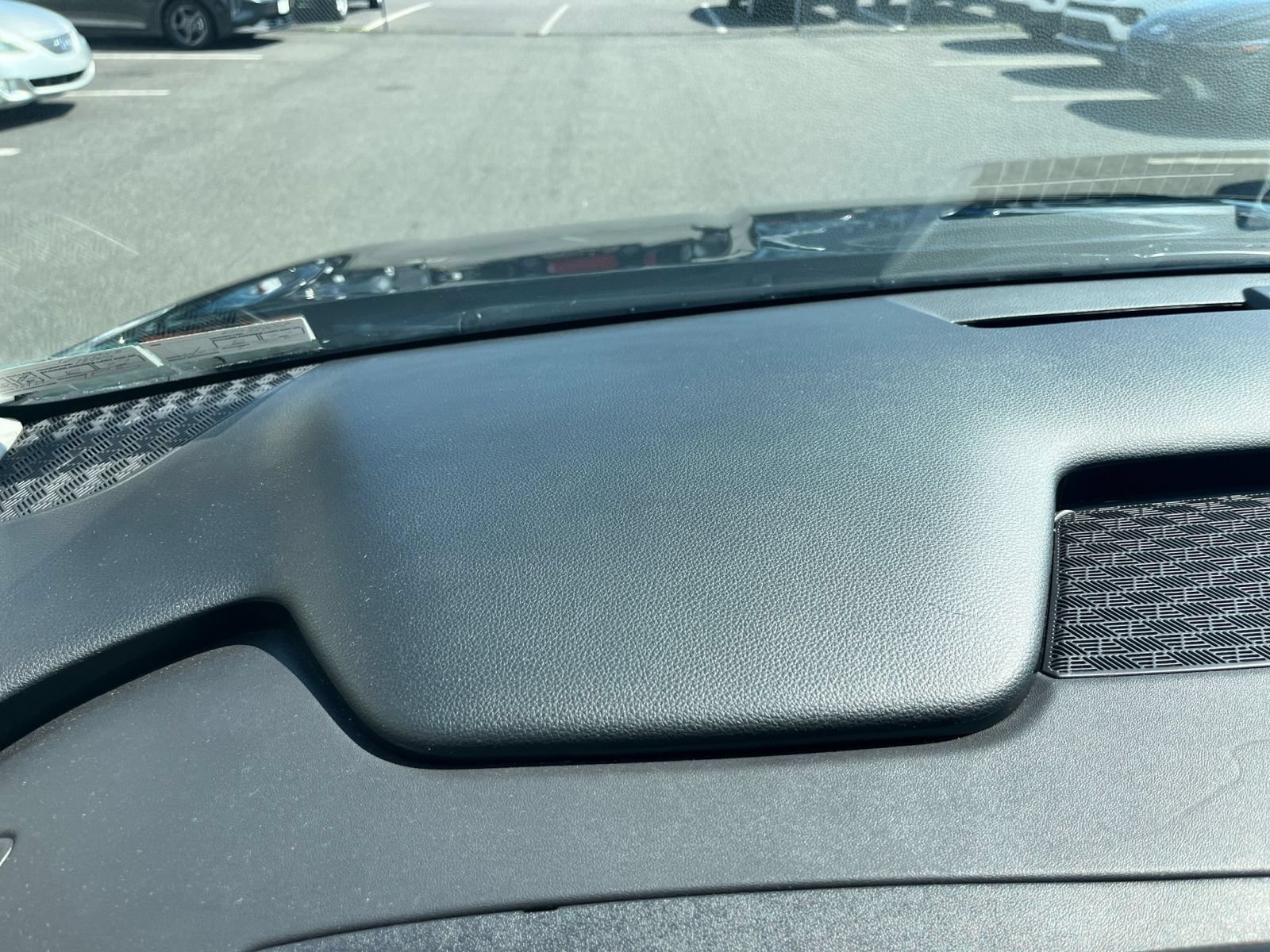 Used 2026 Kia Carnival FWD image 36