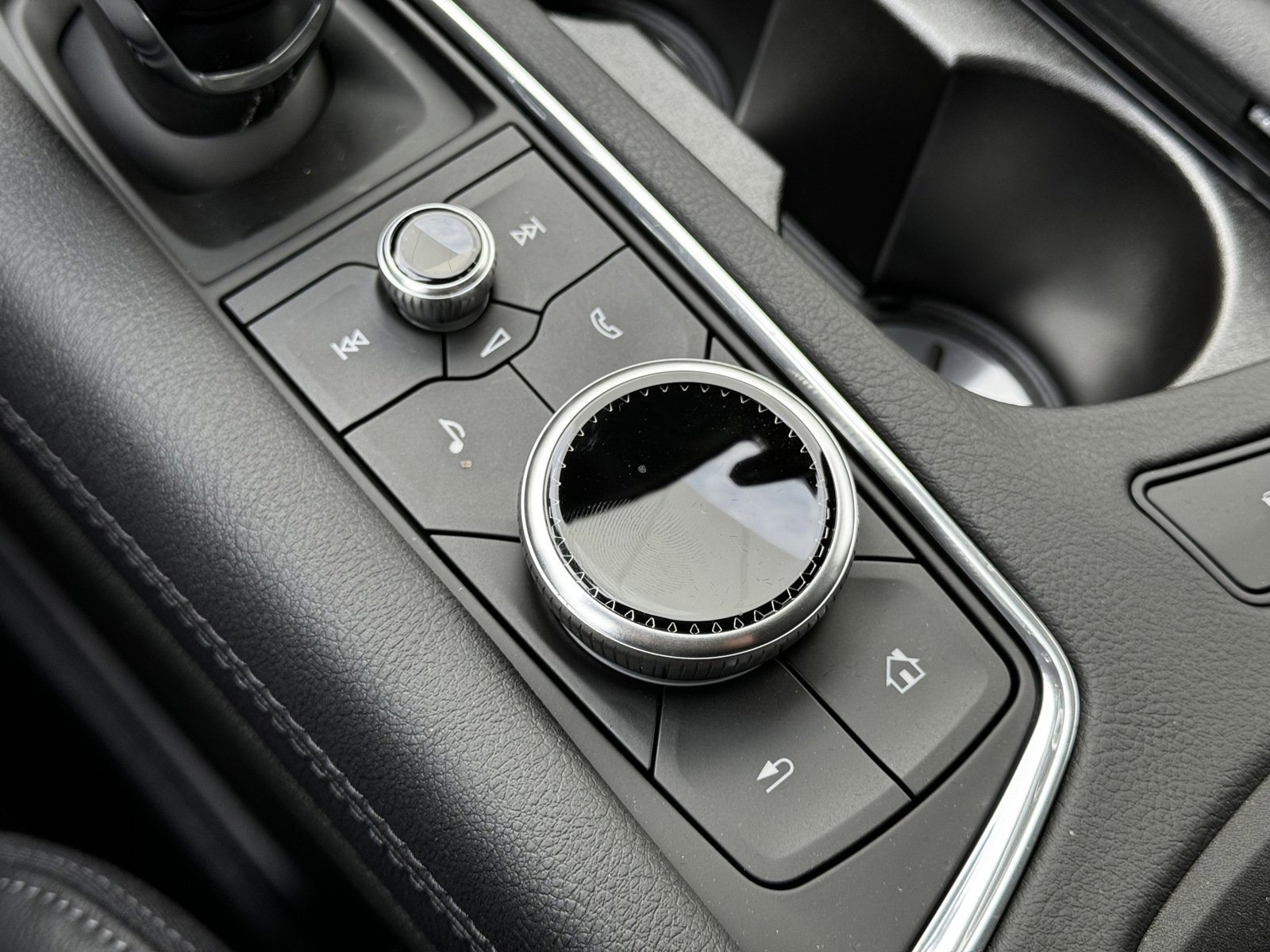 New 2025 Cadillac XT6 Luxury image 27