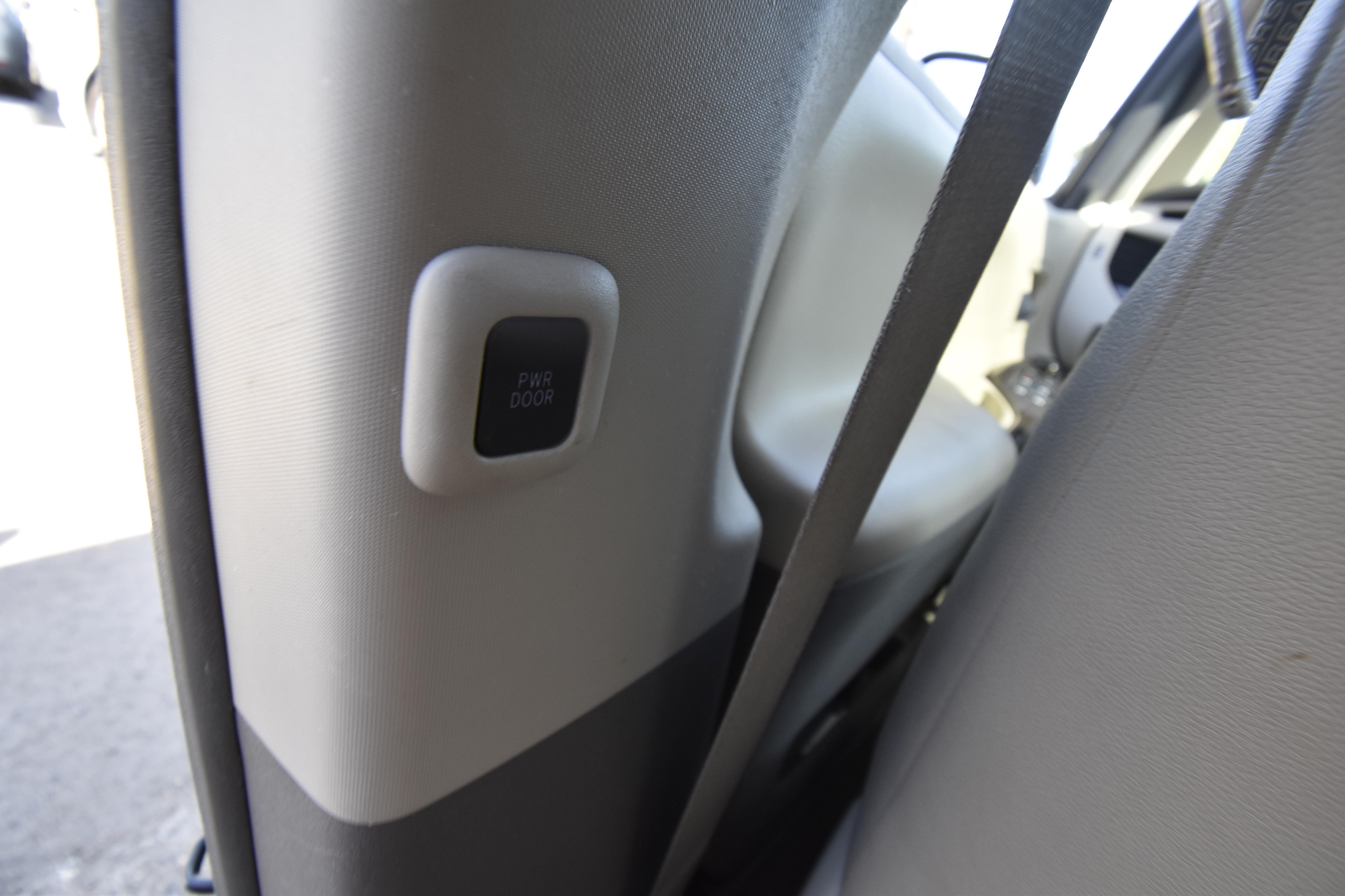 Used 2018 Toyota Sienna XLE w/ XLE Navigation Package FWD image 19