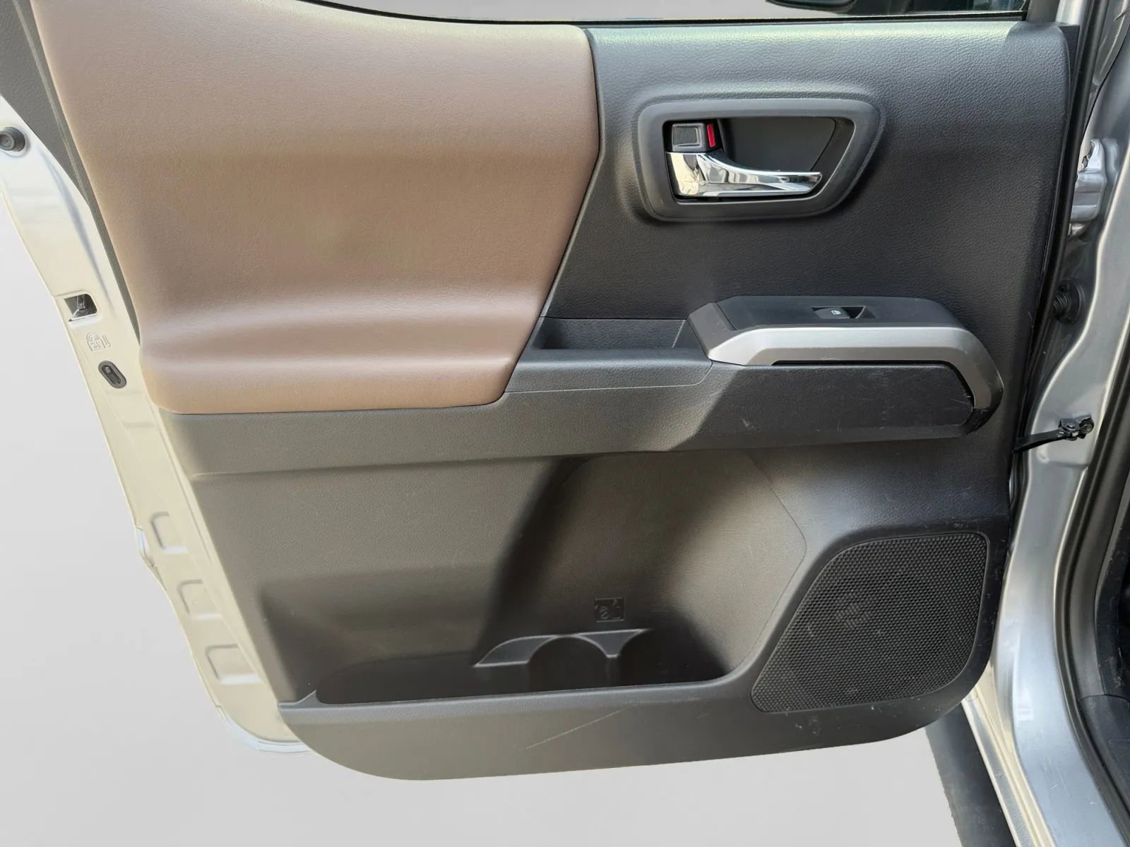 Used 2020 Toyota Tacoma Limited AWD/4WD image 26