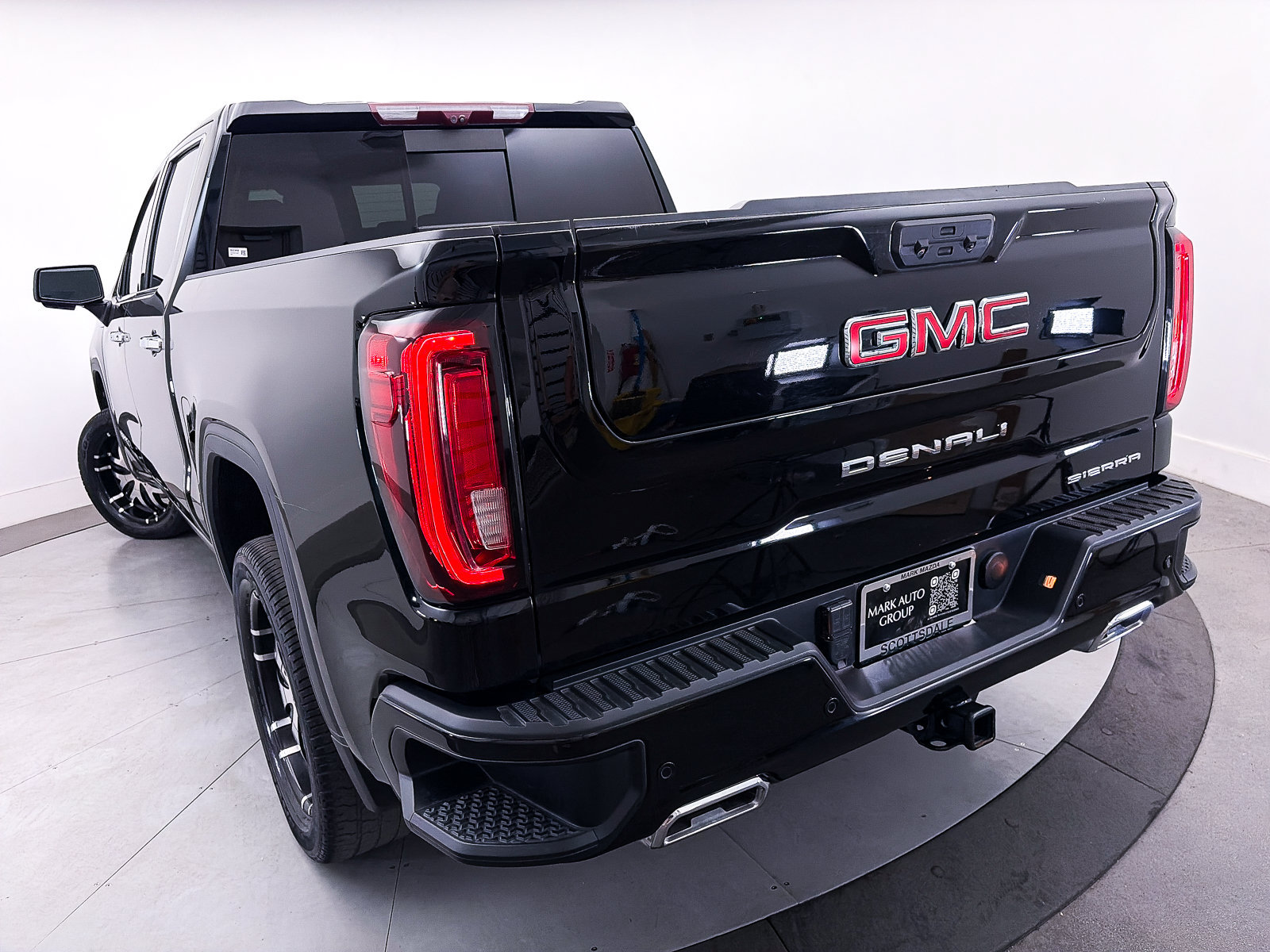 Used 2023 GMC Sierra 1500 Denali w/ Denali Reserve Package AWD/4WD image 5