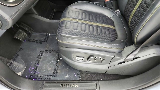 Used 2025 Rivian R1S Adventure image 38