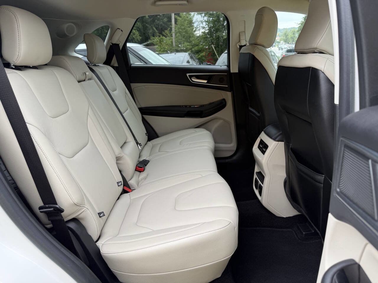 Used 2020 Ford Edge Titanium image 16