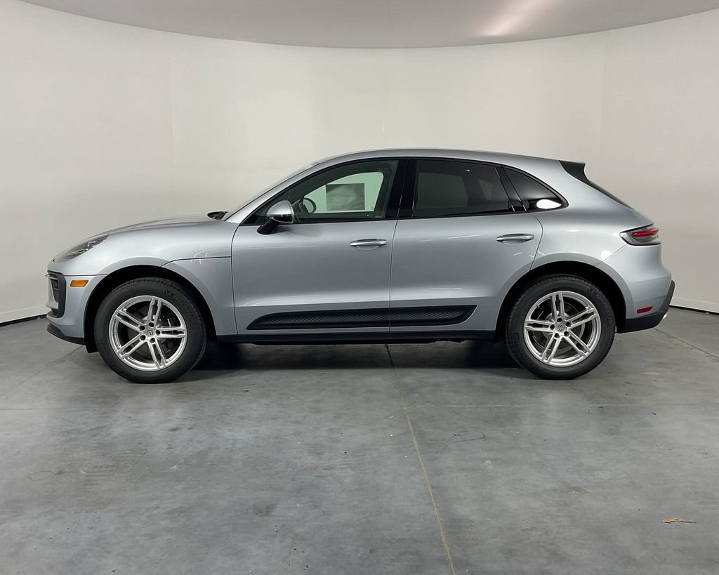 Certified 2025 Porsche Macan AWD/4WD image 2