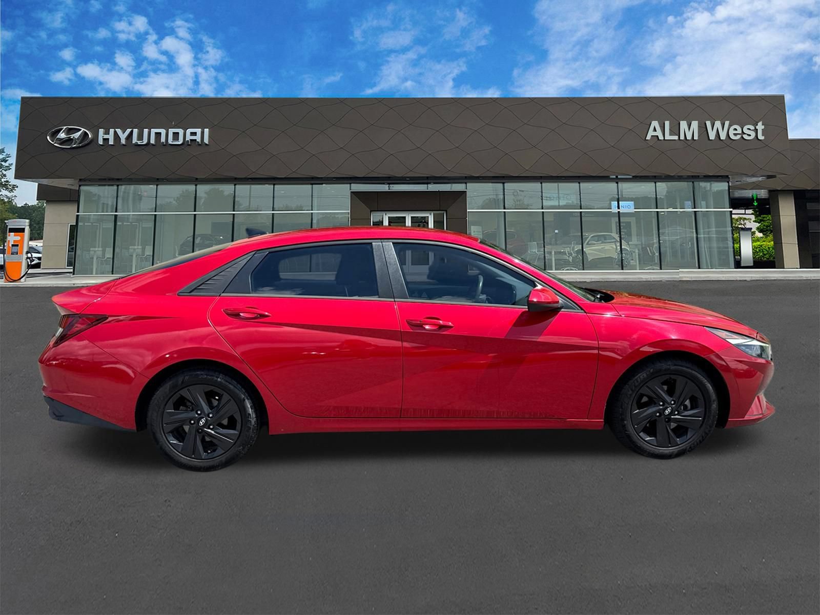 Used 2022 Hyundai Elantra SEL w/ Convenience Package FWD image 4