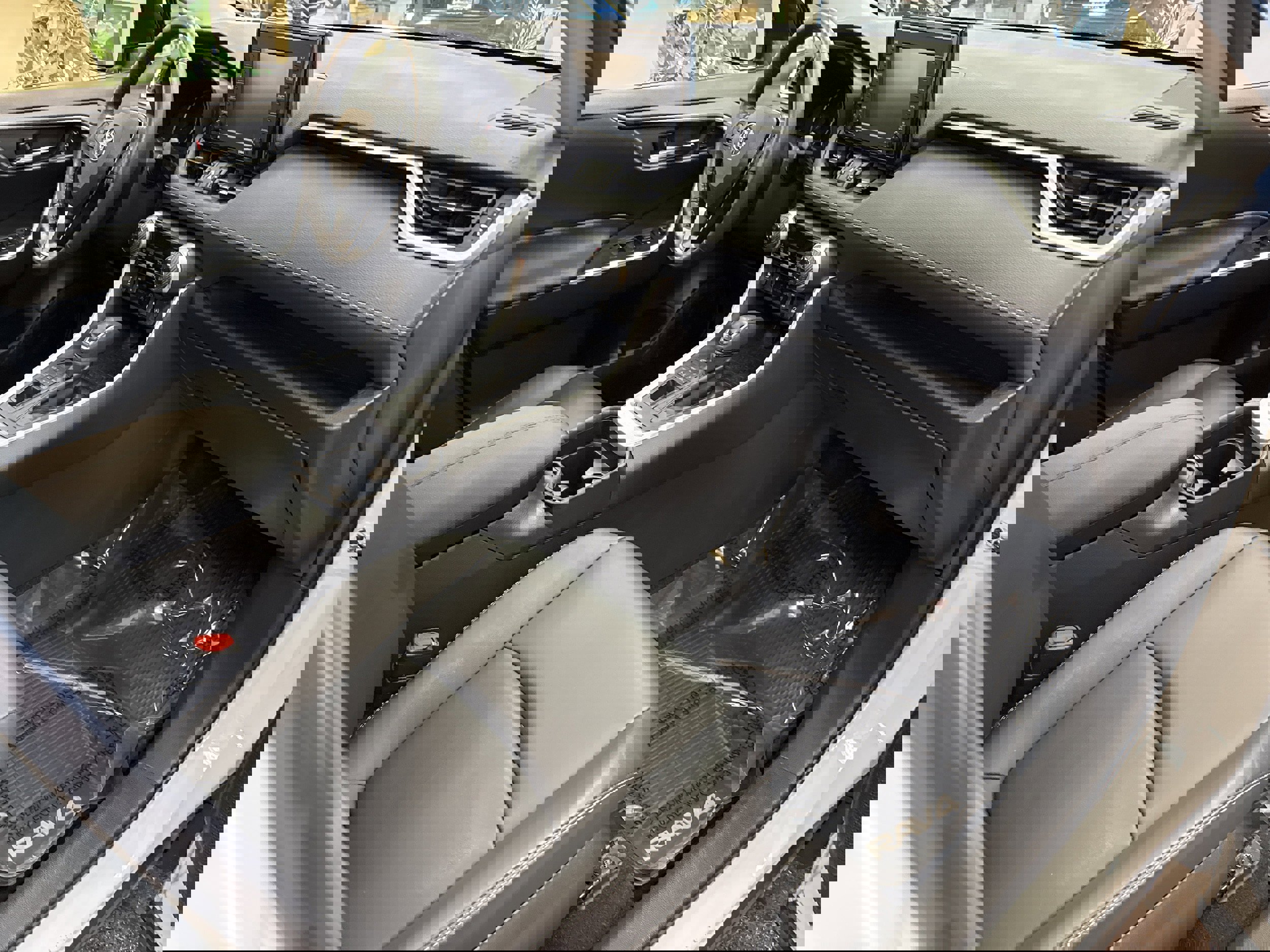 Used 2021 Toyota RAV4 XLE Premium image 18