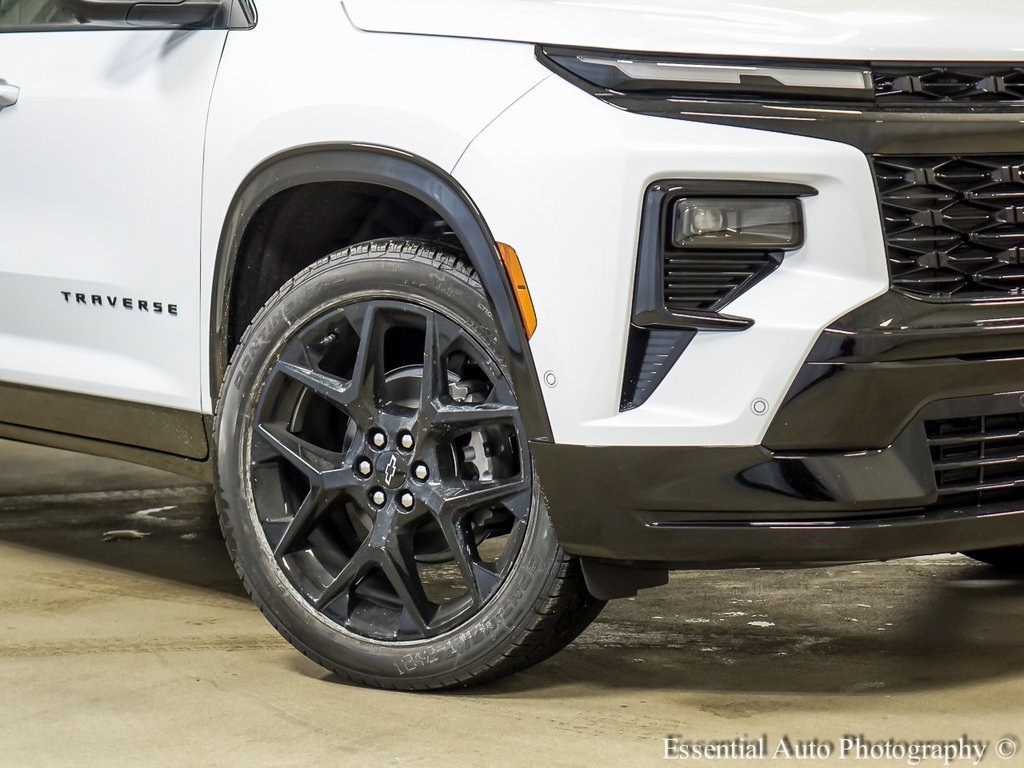 New 2026 Chevrolet Traverse RS w/ LPO, Floor Liner Package AWD/4WD image 4