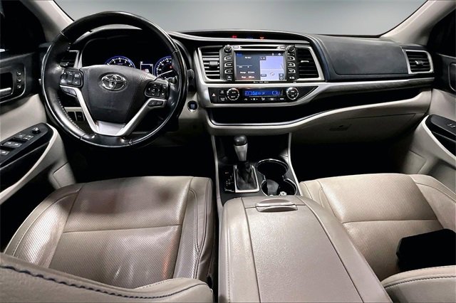 Used 2017 Toyota Highlander Limited w/ Protection Package #3 image 9