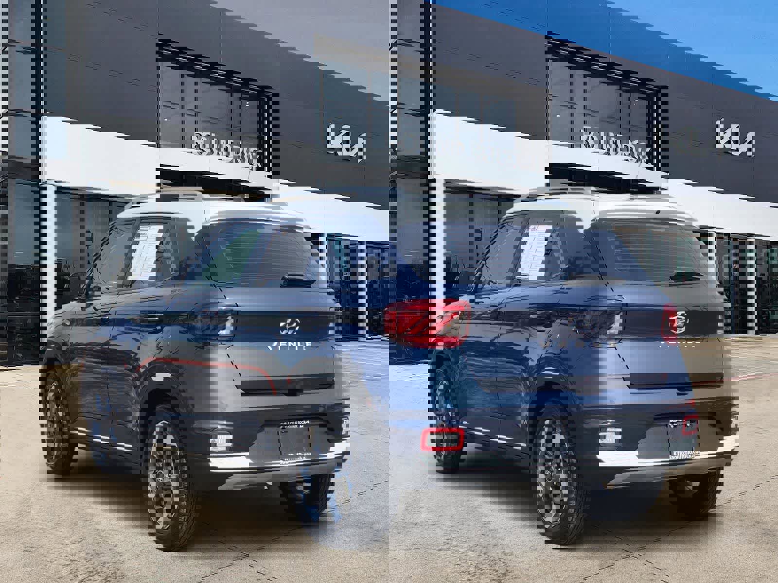 Used 2025 Hyundai Venue Limited image 6