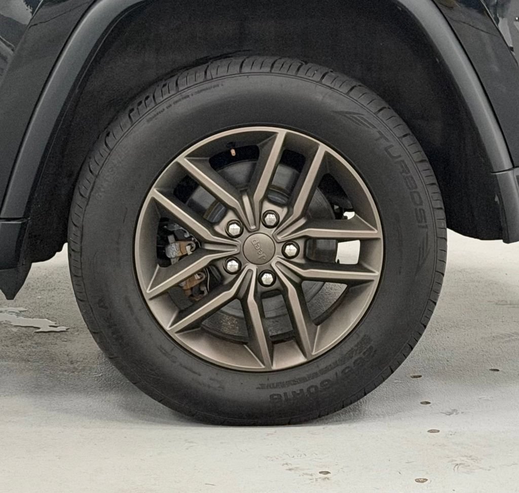 Used 2016 Jeep Grand Cherokee Laredo 75th Anniversary AWD/4WD image 8