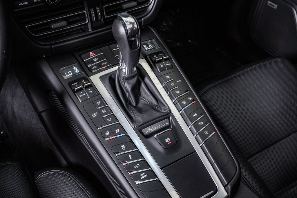 Certified 2020 Porsche Macan GTS AWD/4WD image 24