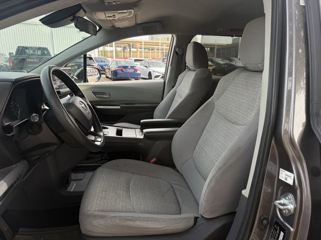 Used 2022 Toyota Sienna LE FWD image 25