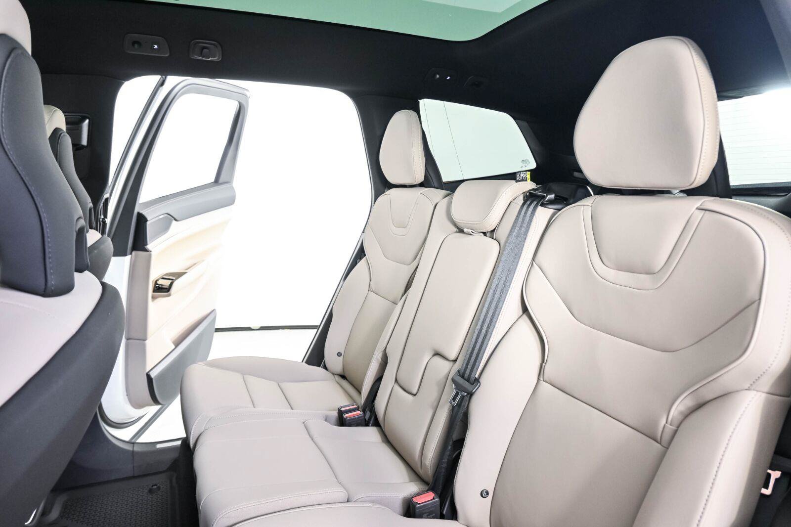 Certified 2025 Volvo EX90 Ultra AWD/4WD image 21